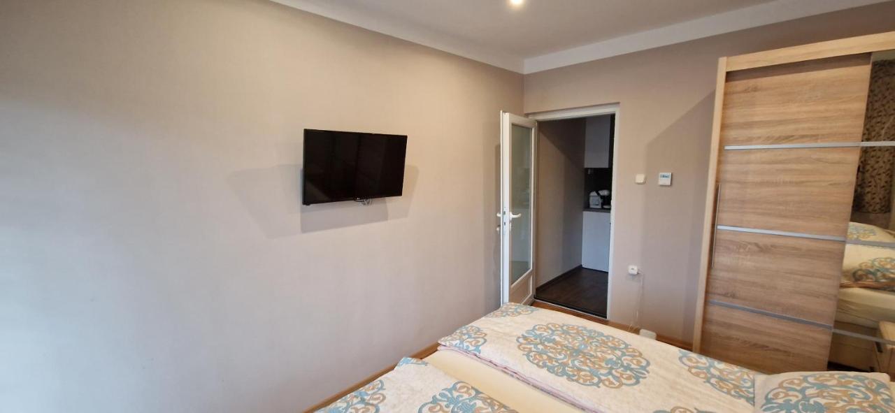 Apartment Azra *